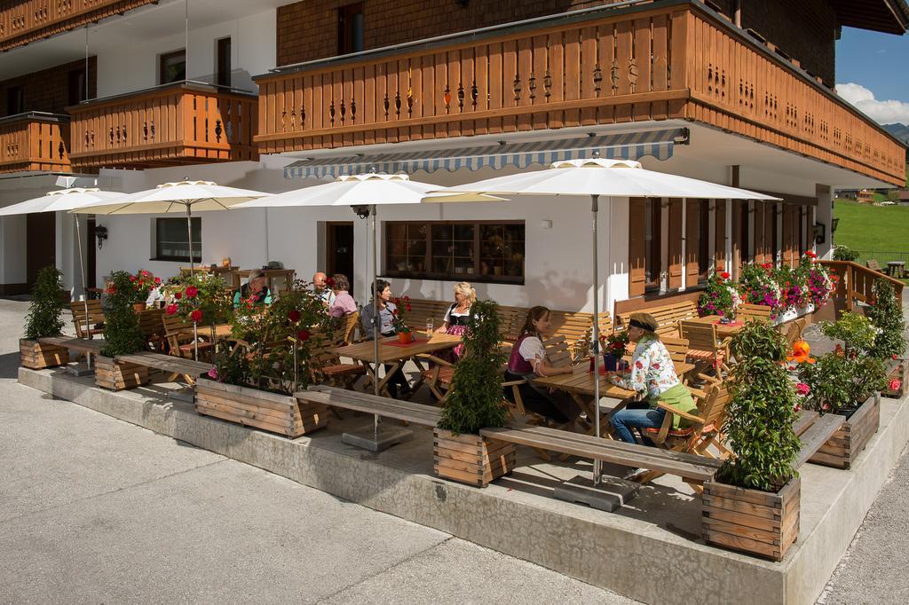 Gasthaus & Pension Alphorn Lech Buitenkant foto