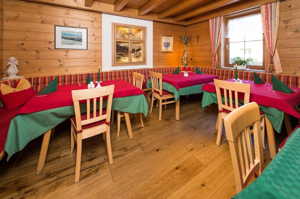 Gasthaus & Pension Alphorn Lech Buitenkant foto